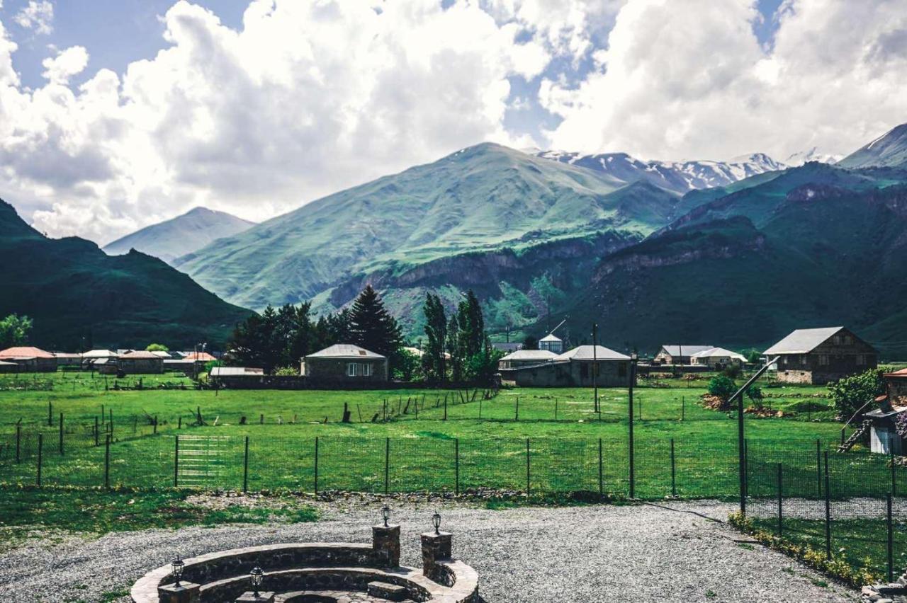 Holiday Home Kazbegi Eksteriør billede